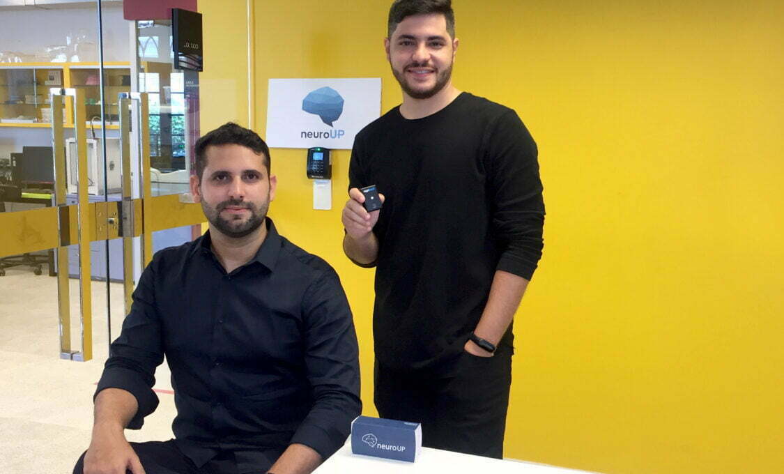 Este aparelho promete livrar o usuário de dor crônica na cabeça e nas costas