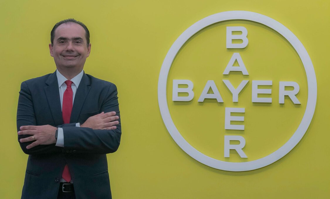 Qual é a estratégia da gigante Bayer para assumir a liderança da inovação em terapias celulares e gênicas
