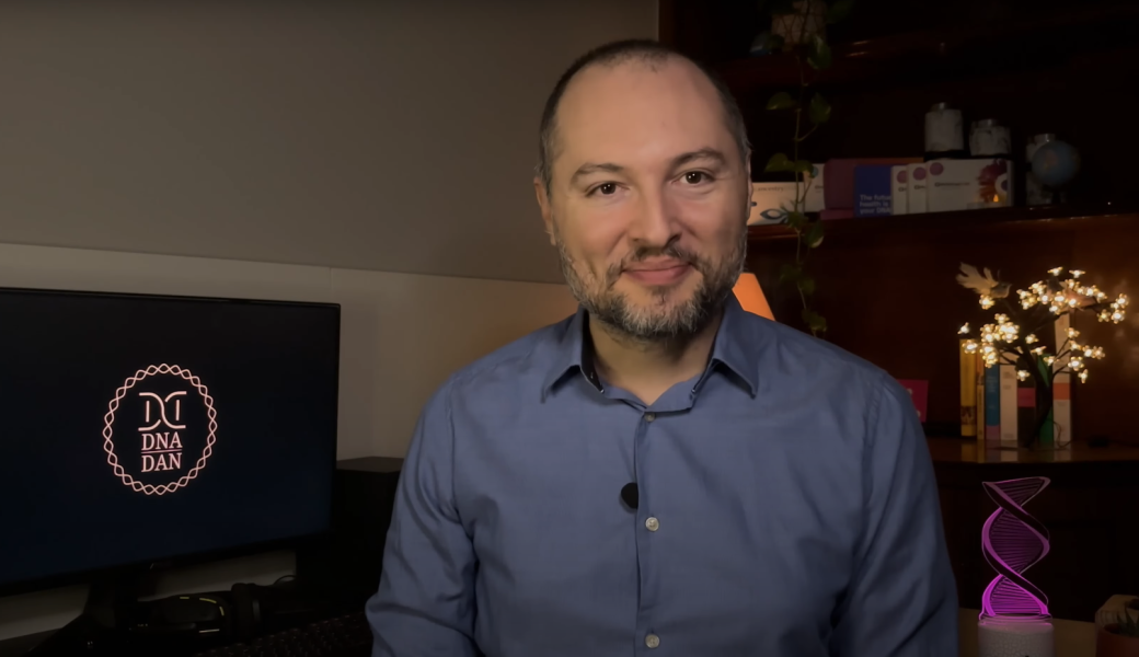 Daniel Schneider, jornalista do canal DNA Dan no YouTube.